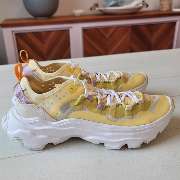 Sorel Kinetic Breakthru Tech Lace Sneaker in Tranquil Yellow & Chalk - Like New - Picture 8 of 16